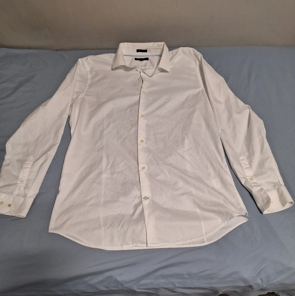 A Banana Republic long sleeve button-down men's shirt. It's a size XL. EUC